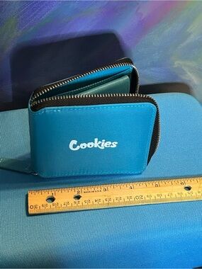 Cookies Men's Teal Zip Wallet